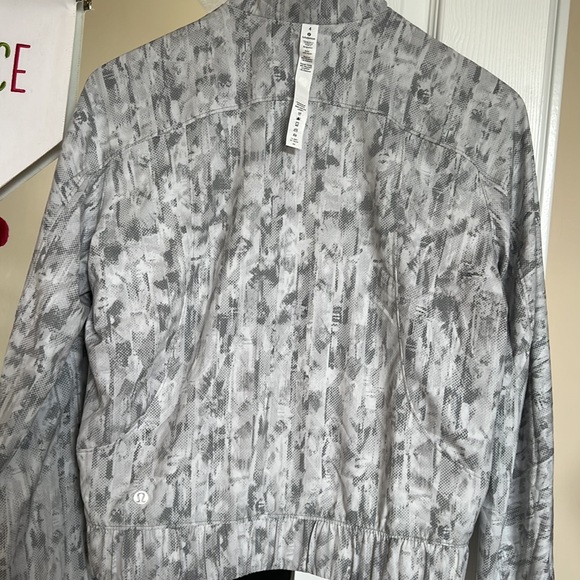 Lululemon double side windbreaker - Picture 3 of 7